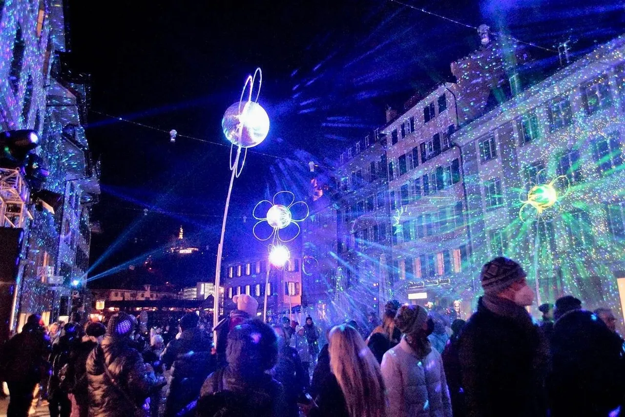 Photo by odermattk, caption reads: 3. Lilu Lichtfestival Luzern noch bis 16. Januar jeden Abend! Luzern, die herzerwärmende ✨Leuchtenstadt für alle Sinne - alle Facetten des Lichts von Künstlern aus aller Welt ????. #lilu #lichtfestival #lichtfestivalluzern #mylucerne #mylucerneyourlucerne #leuchtenstadt #cityoflight #cityoflights #weliveinparadise #winterlights #lighting #lumiere #lumiere #luzerntourismus #lucernetourism #anzeigermichelsamt #festivaloflights #nightshift #lichtorgie #eswerdelicht #lettherebelight #lightmyfire