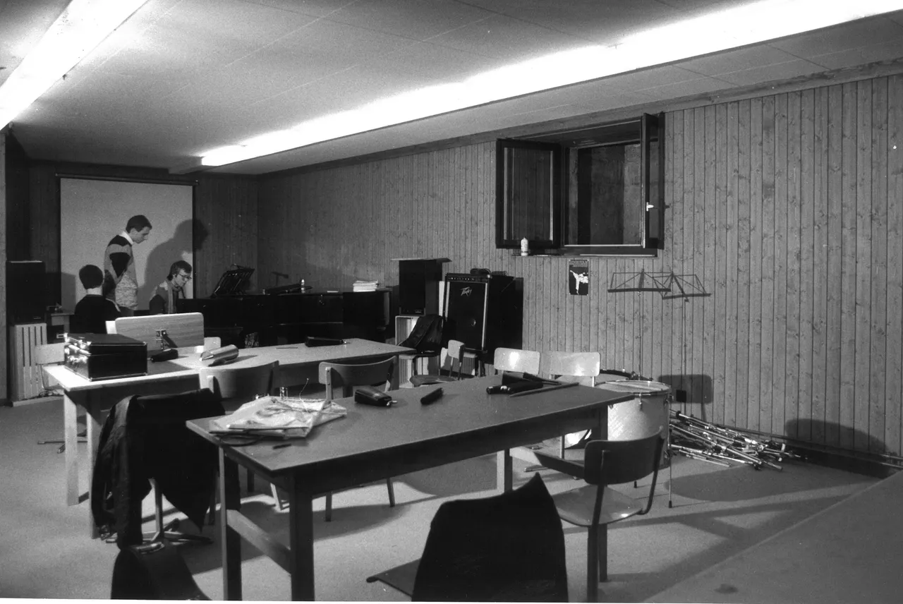 Blick in ein Schulzimmer der früheren Jazz Schule Luzern.