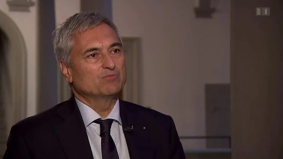 Guido Graf in dunklem Anzug mit ernstem Gesichtsausdruck