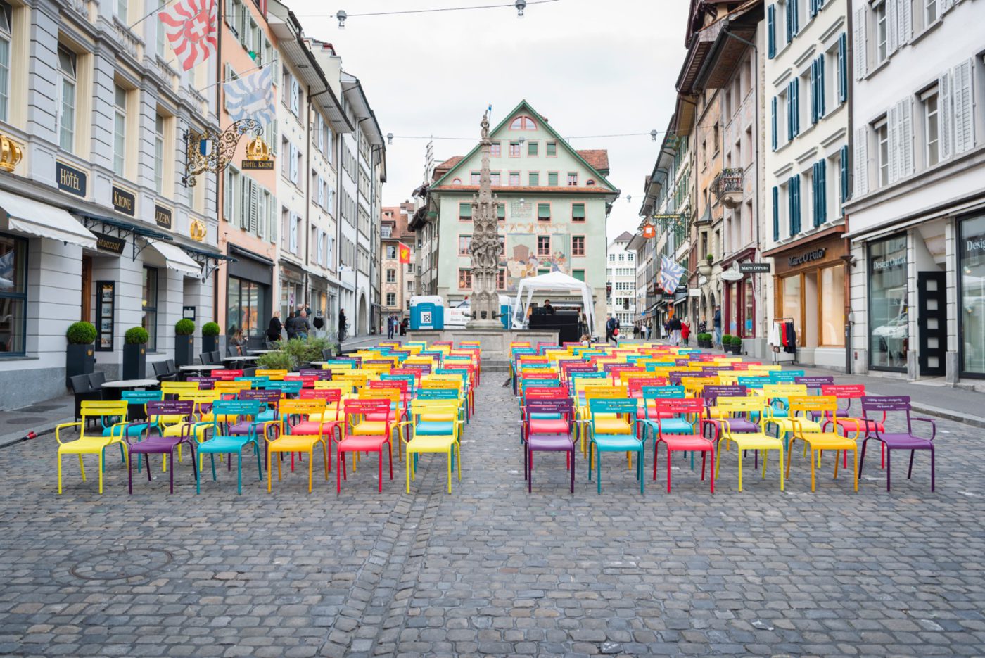Ab Mitte Juni: 150 neue bunte Sitzgelegenheiten in der Stadt Luzern