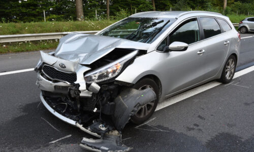 Auffahrkollision zwischen zwei Autos und einem Lieferwagen – niemand verletzt