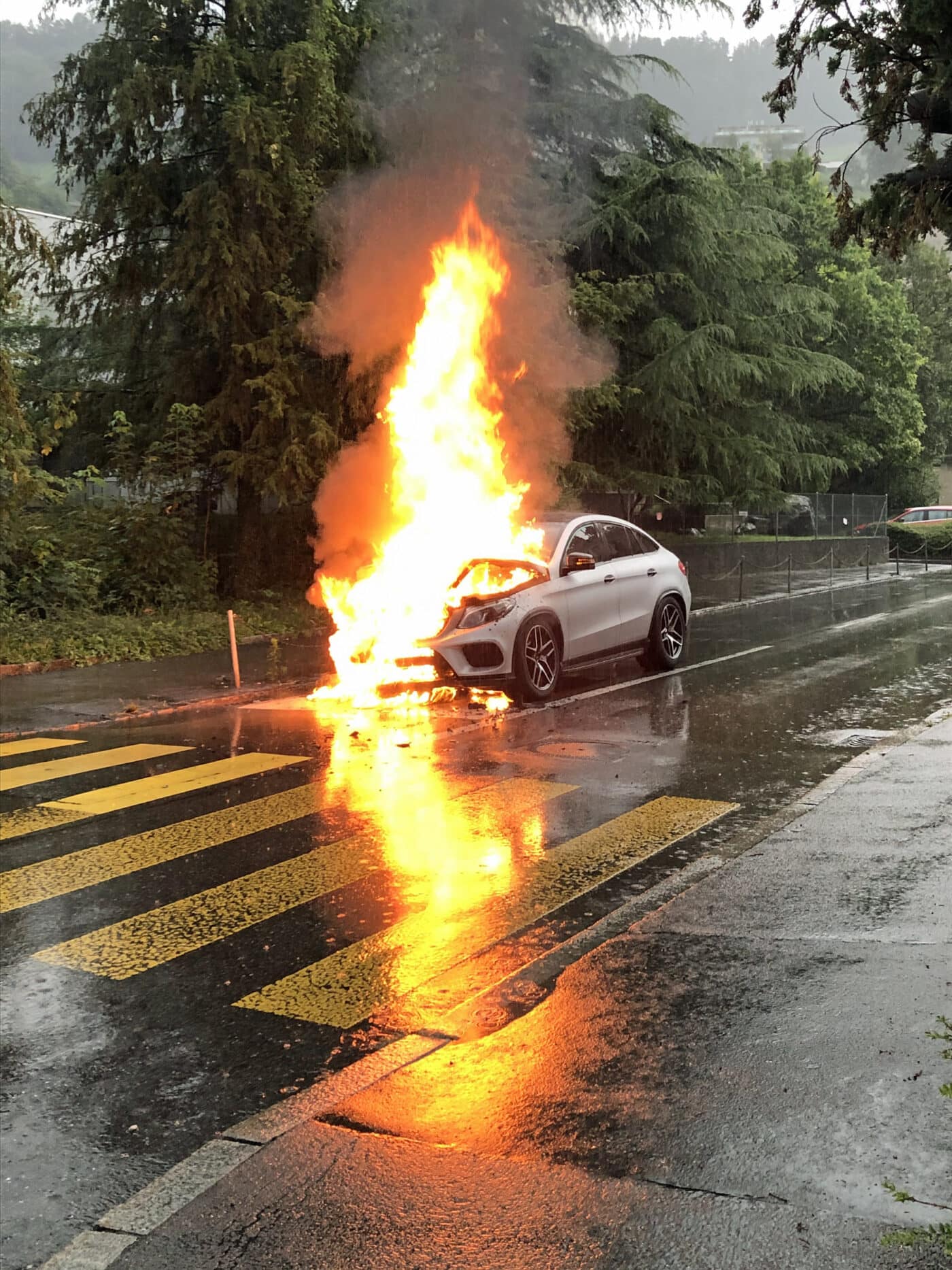 Autobrand in Kriens – niemand verletzt