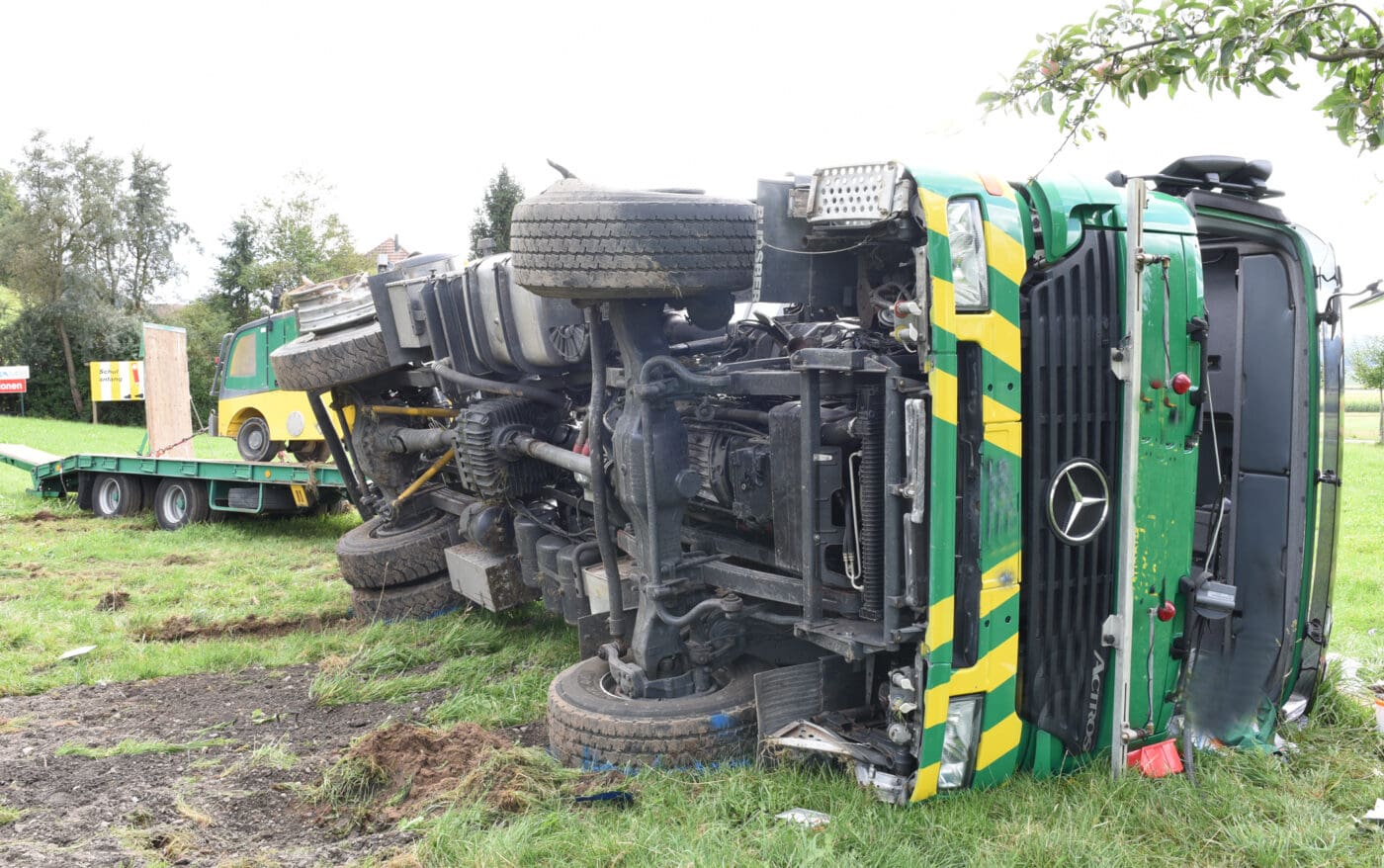 Verkehrsunfall: Lastwagen umgekippt
