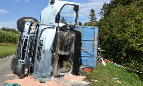 Verkehrsunfall: Lastwagefahrer verletzt