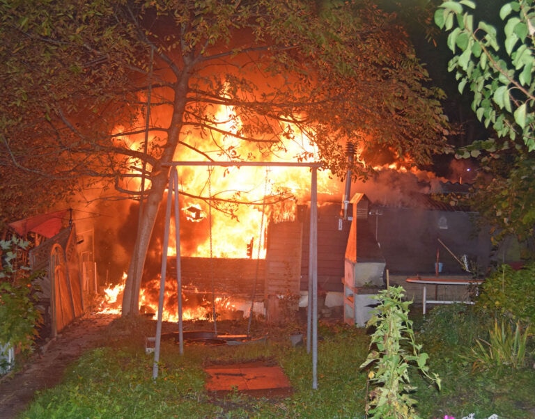 Brand eines Gartenhauses – niemand verletzt