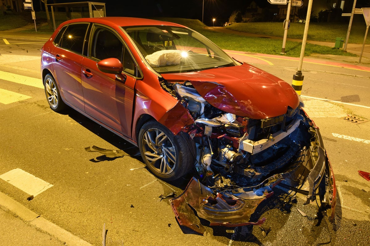 Auffahrkollision zwischen drei Autos – drei Personen leicht verletzt