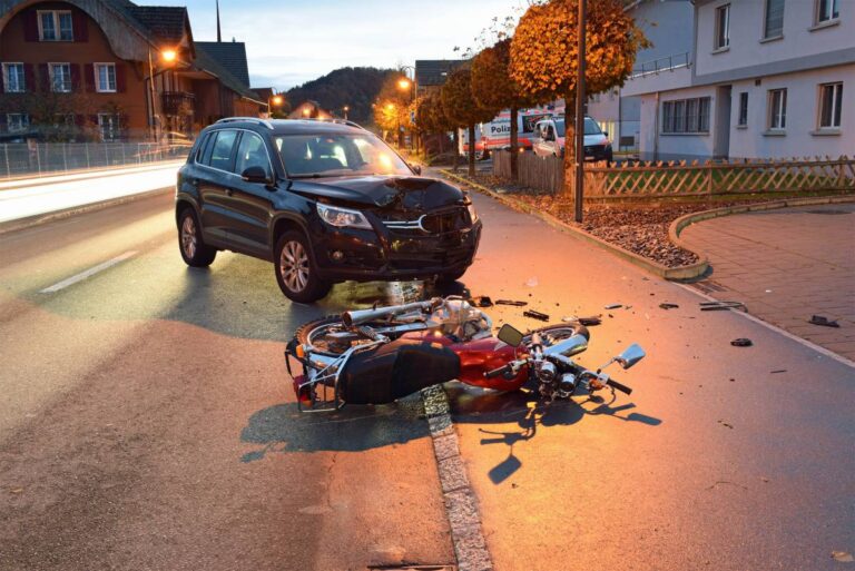 Motorradfahrer nach Kollision erheblich verletzt