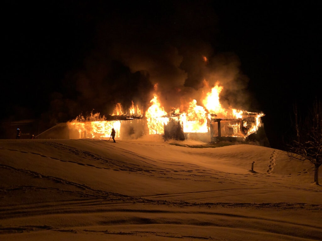 Brand im Golfclub Sempach: Restaurantgebäude komplett niedergebrannt