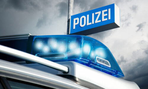 Autofahrer entzieht sich Polizeikontrolle – Polizei sucht Zeugen