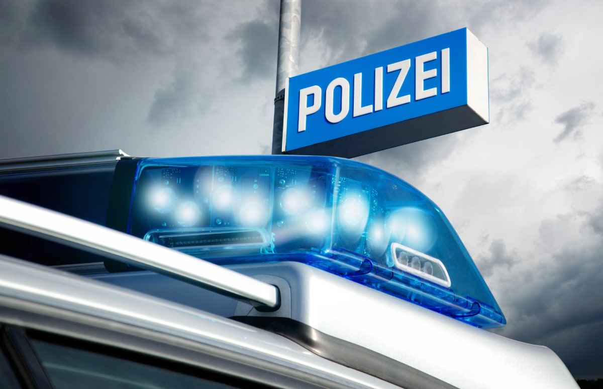 Autofahrer entzieht sich Polizeikontrolle – Polizei sucht Zeugen