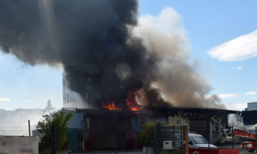 Brand in Gewerbegebäude – niemand verletzt