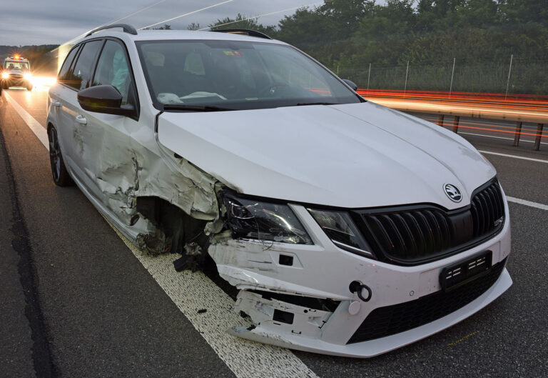 Selbstunfall mit Personenwagen auf Autobahn – niemand verletzt