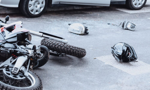 Unfall zwischen Auto und Motorrad – Polizei sucht Zeugen