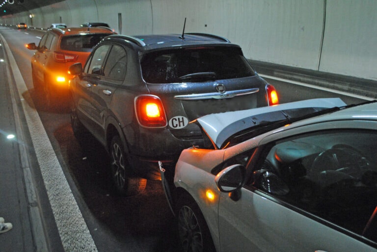 Unfälle auf der Autobahn sorgen für Rückstau – niemand verletzt