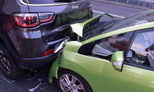 Auffahrunfall zwischen zwei Personenwagen – eine Person verletzt