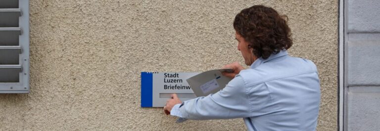 Luzern führt gelochte Stimmkuverts ein