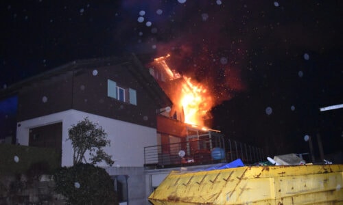 Wohnungsbrand: Eine Person zur Kontrolle im Spital