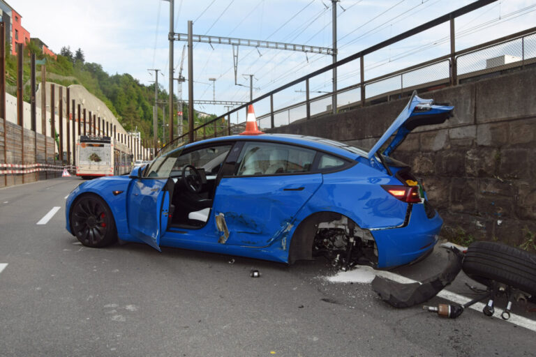 Totalschaden bei Unfall – niemand verletzt