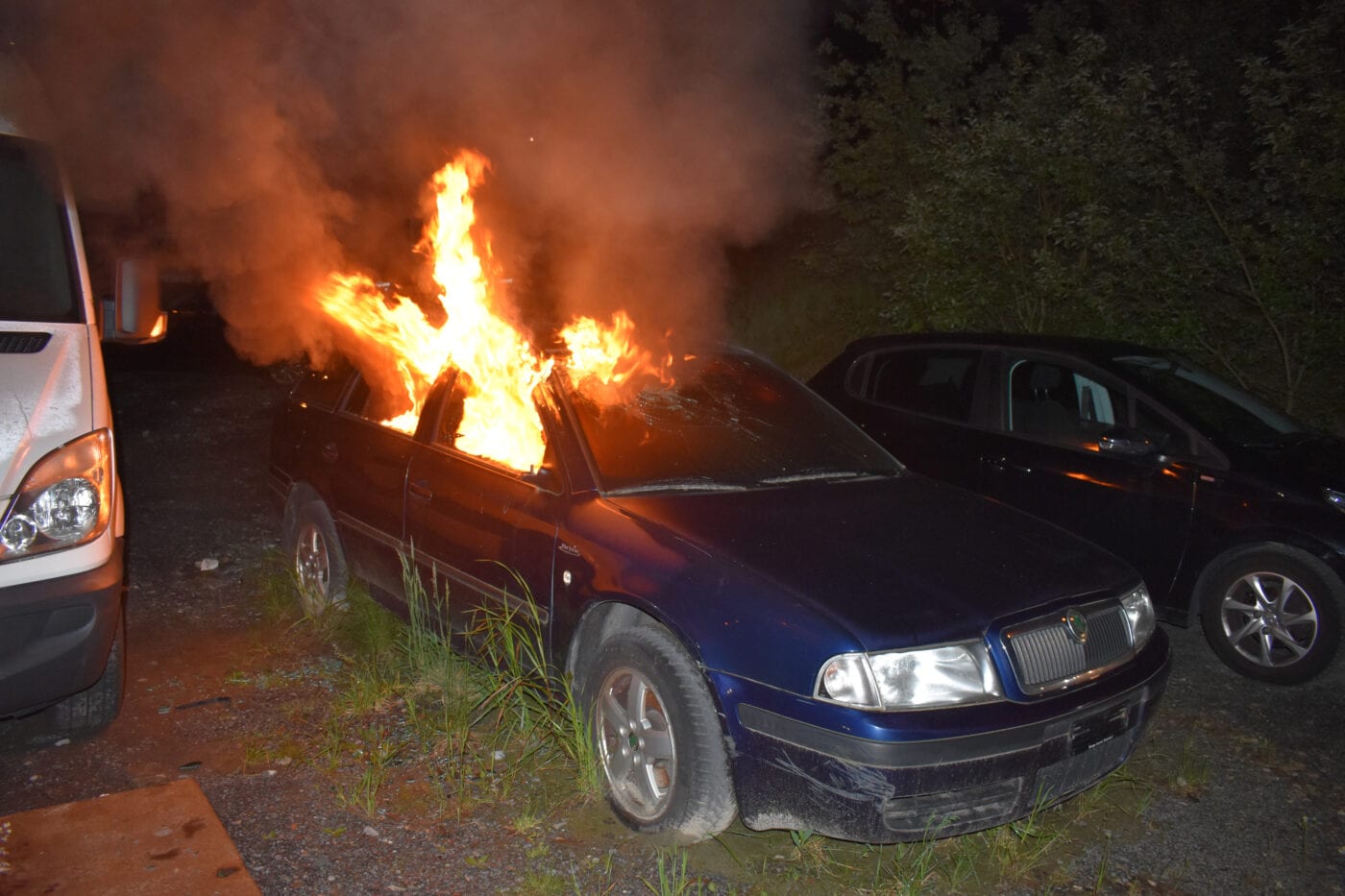 Zeugenaufruf: Autobrand in Gisikon