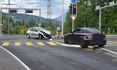 Verkehrsunfall: Rotlicht übersehen