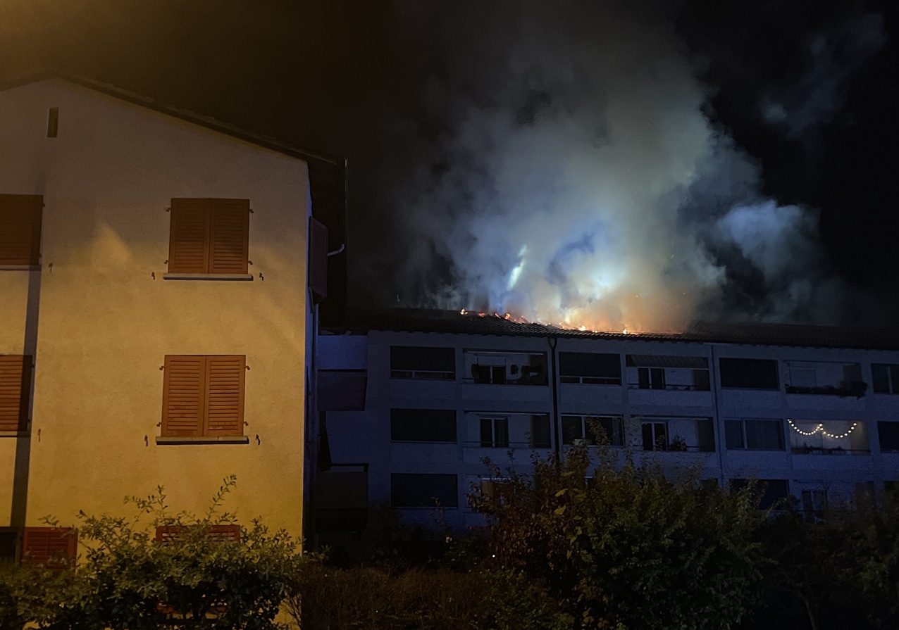 Brand Dachstock Mehrfamilienhaus: Blitz entfachte Feuer