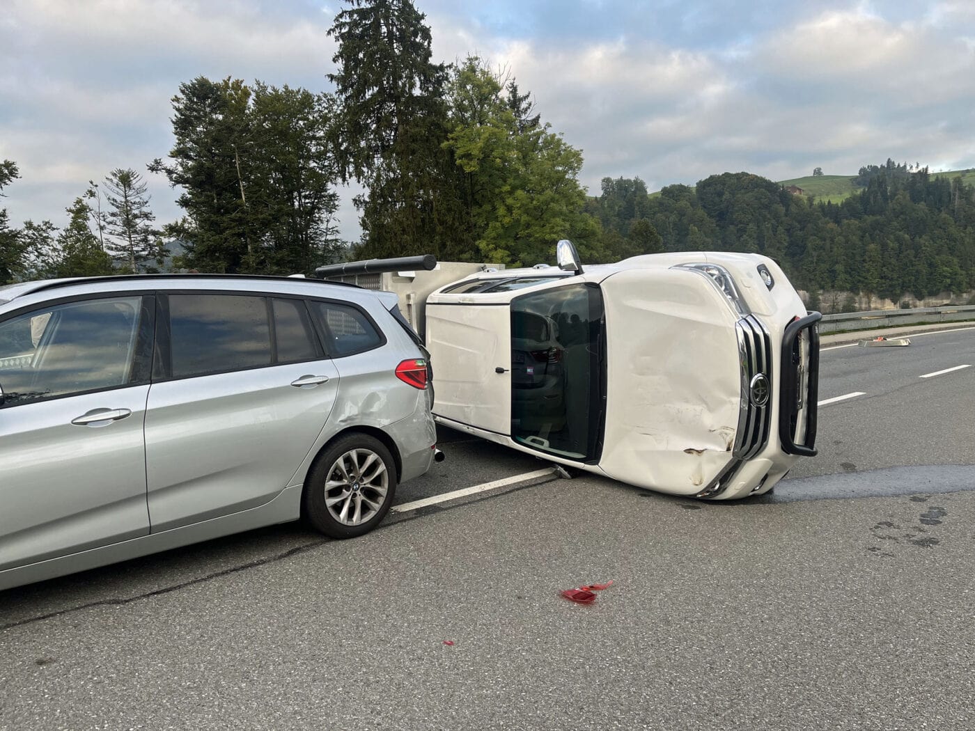 Kollision zwischen Auto und Lieferwagen – niemand verletzt