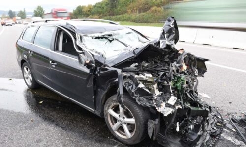 Verkehrsunfall auf Autobahn – eine Person verletzt