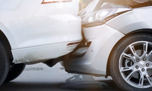 Zeugenaufruf Verkehrsunfall – Unbekannter Lenker von hellem Auto gesucht