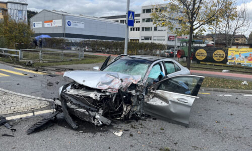 Zeugenaufruf Verkehrsunfall: Zwei Personen verletzt
