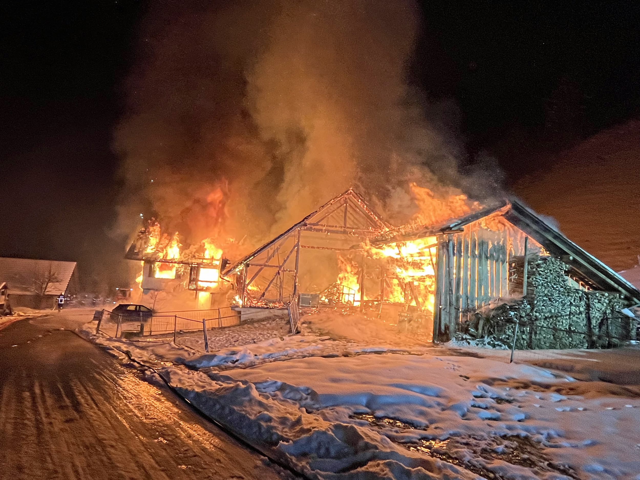 Brand eines Wohnhauses – drei Personen vermisst