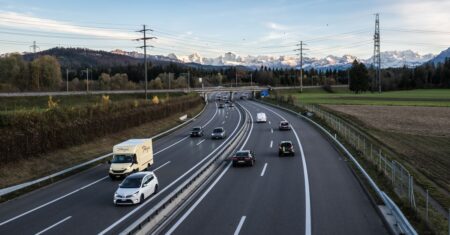 Motorradfahrerin mit 147 km/h in Malters gestoppt – Führerausweis weg — Symbolbild